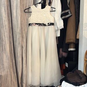 Cream A-line Sleeveless Formal Dress